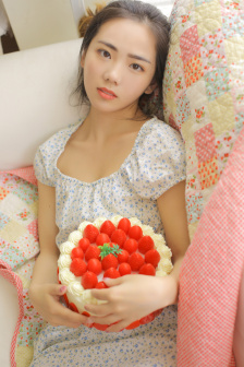 宝妈怕娃闹给同机乘客备100份礼袋